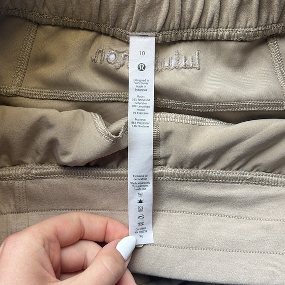 Lululemon Soft Ambitions High Rise Short 4" color trench cream size 10 - Picture 2 of 7